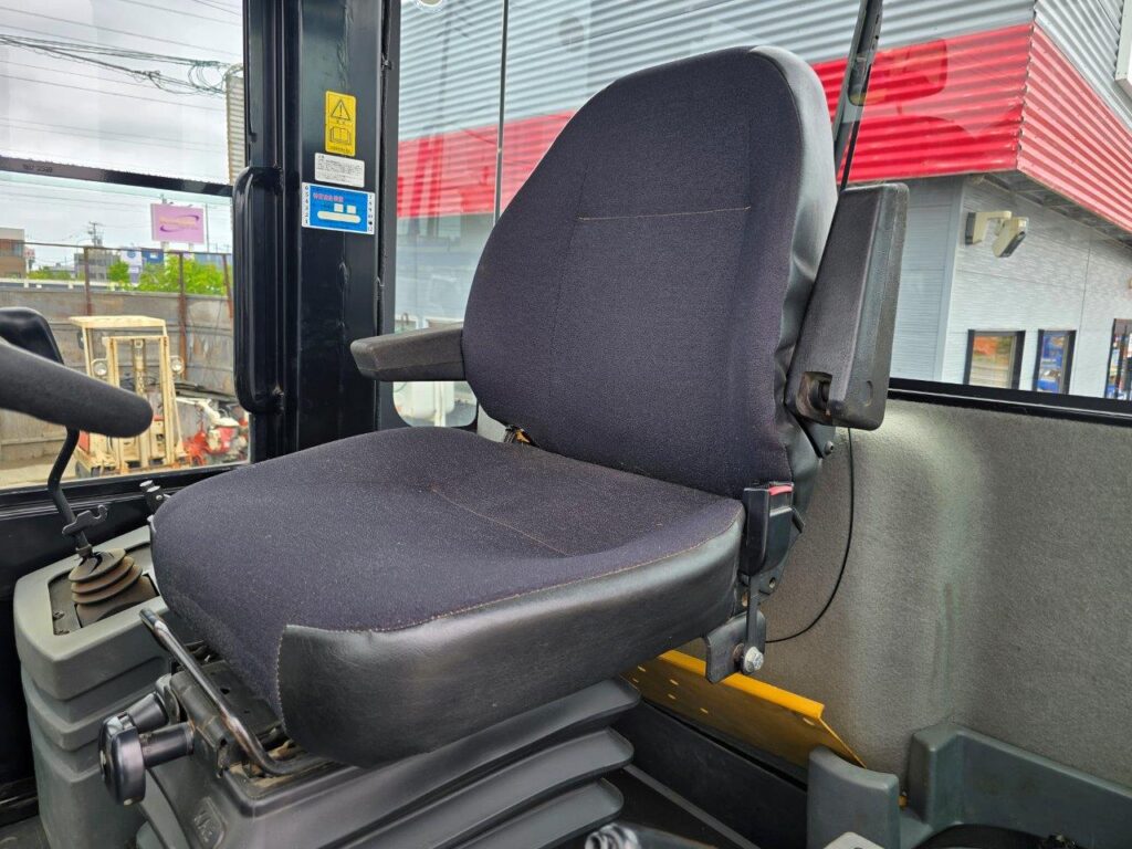 平成23年　CAT　910H　1.3㎥　スノースパイクタイヤ装着車・バケットシャッター付（車検令和7年12月）　