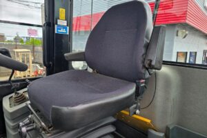 サムネイル: 平成23年　CAT　910H　1.3㎥　スノースパイクタイヤ装着車・バケットシャッター付（車検令和7年12月）　