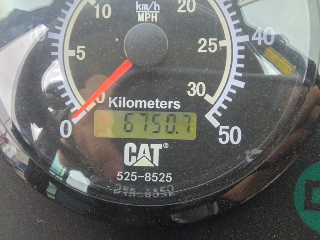 平成23年　CAT　910H　1.3㎥　スノースパイクタイヤ装着車・バケットシャッター付（車検令和7年12月）　