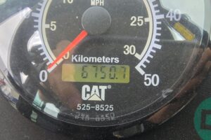 サムネイル: 平成23年　CAT　910H　1.3㎥　スノースパイクタイヤ装着車・バケットシャッター付（車検令和7年12月）　