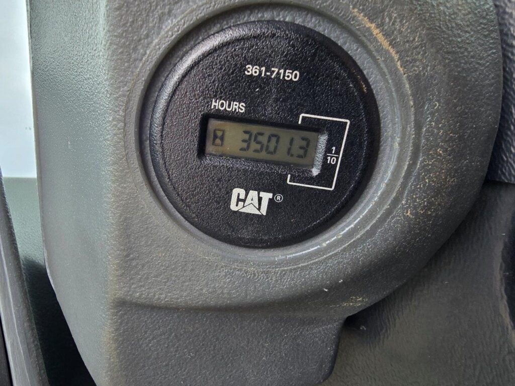 平成23年　CAT　910H　1.3㎥　スノースパイクタイヤ装着車・バケットシャッター付（車検令和7年12月）　