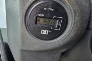 サムネイル: 平成23年　CAT　910H　1.3㎥　スノースパイクタイヤ装着車・バケットシャッター付（車検令和7年12月）　