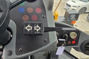 サムネイル: 平成23年　CAT　910H　1.3㎥　スノースパイクタイヤ装着車・バケットシャッター付（車検令和7年12月）　