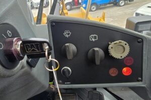 サムネイル: 平成23年　CAT　910H　1.3㎥　スノースパイクタイヤ装着車・バケットシャッター付（車検令和7年12月）　