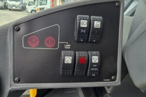サムネイル: 平成23年　CAT　910H　1.3㎥　スノースパイクタイヤ装着車・バケットシャッター付（車検令和7年12月）　