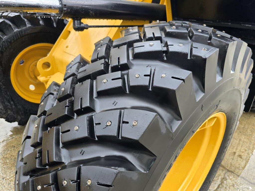 平成23年　CAT　910H　1.3㎥　スノースパイクタイヤ装着車・バケットシャッター付（車検令和7年12月）　