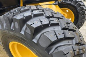 サムネイル: 平成23年　CAT　910H　1.3㎥　スノースパイクタイヤ装着車・バケットシャッター付（車検令和7年12月）　