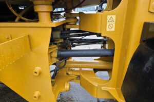 サムネイル: 平成23年　CAT　910H　1.3㎥　スノースパイクタイヤ装着車・バケットシャッター付（車検令和7年12月）　