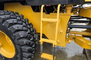 サムネイル: 平成23年　CAT　910H　1.3㎥　スノースパイクタイヤ装着車・バケットシャッター付（車検令和7年12月）　