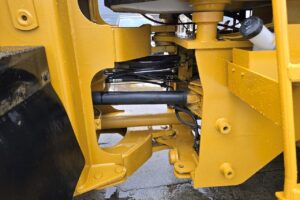 サムネイル: 平成23年　CAT　910H　1.3㎥　スノースパイクタイヤ装着車・バケットシャッター付（車検令和7年12月）　