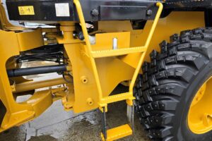 サムネイル: 平成23年　CAT　910H　1.3㎥　スノースパイクタイヤ装着車・バケットシャッター付（車検令和7年12月）　