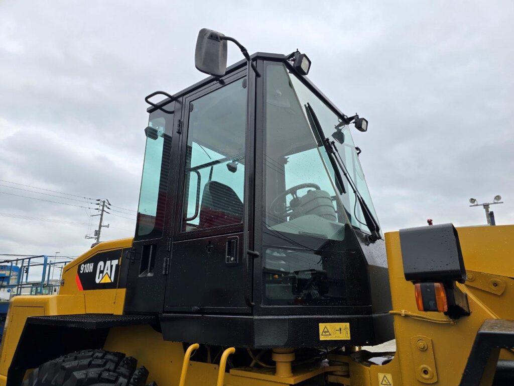 平成23年　CAT　910H　1.3㎥　スノースパイクタイヤ装着車・バケットシャッター付（車検令和7年12月）　