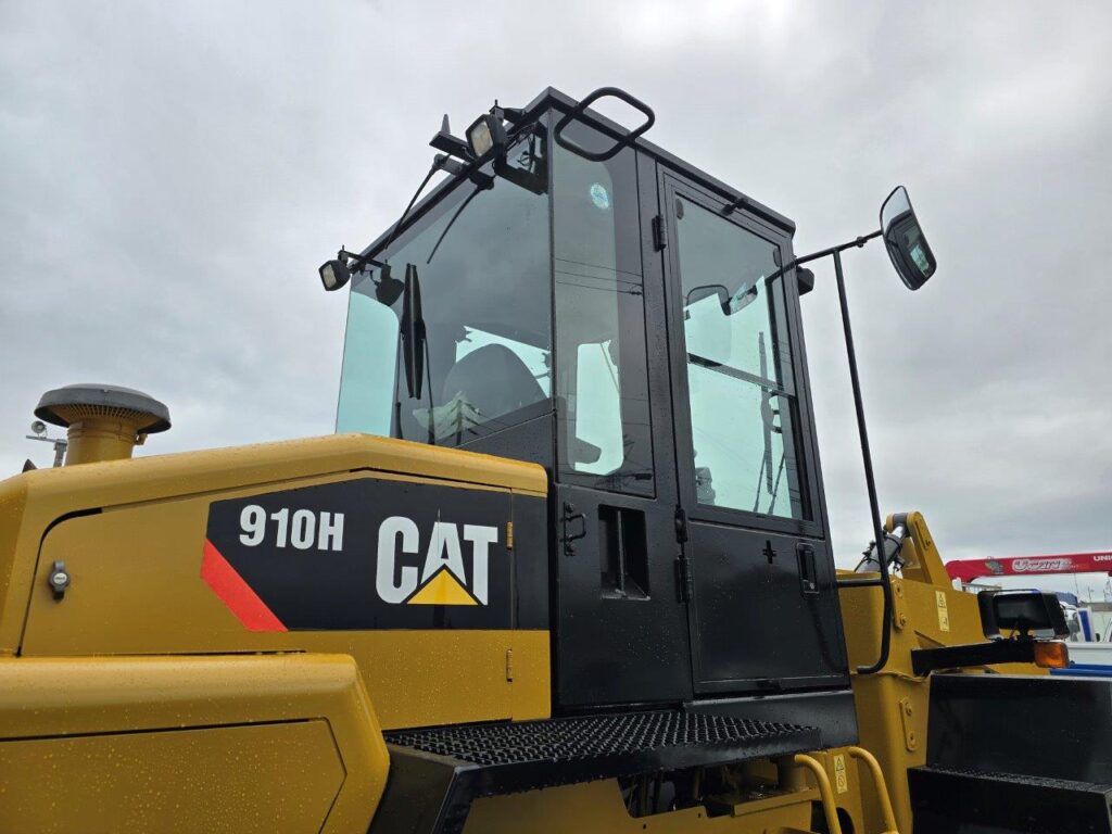 平成23年　CAT　910H　1.3㎥　スノースパイクタイヤ装着車・バケットシャッター付（車検令和7年12月）　