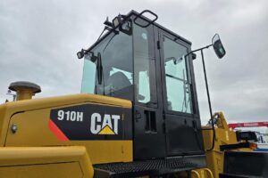 サムネイル: 平成23年　CAT　910H　1.3㎥　スノースパイクタイヤ装着車・バケットシャッター付（車検令和7年12月）　