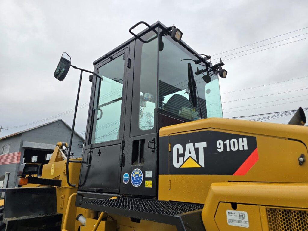 平成23年　CAT　910H　1.3㎥　スノースパイクタイヤ装着車・バケットシャッター付（車検令和7年12月）　