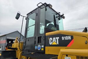 サムネイル: 平成23年　CAT　910H　1.3㎥　スノースパイクタイヤ装着車・バケットシャッター付（車検令和7年12月）　