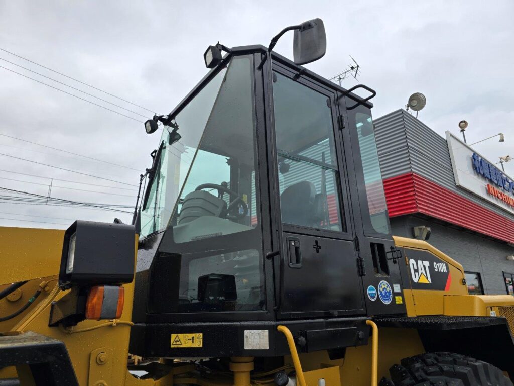 平成23年　CAT　910H　1.3㎥　スノースパイクタイヤ装着車・バケットシャッター付（車検令和7年12月）　