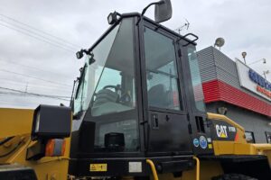 サムネイル: 平成23年　CAT　910H　1.3㎥　スノースパイクタイヤ装着車・バケットシャッター付（車検令和7年12月）　