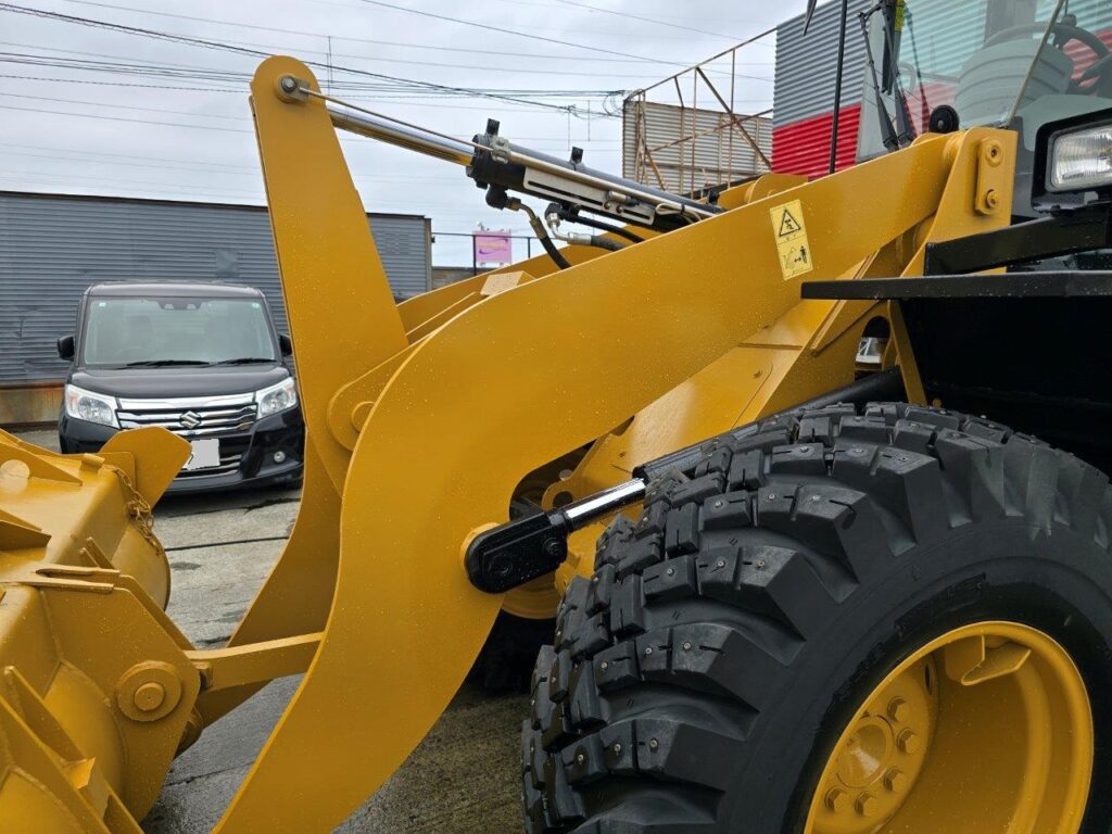 平成23年　CAT　910H　1.3㎥　スノースパイクタイヤ装着車・バケットシャッター付（車検令和7年12月）　
