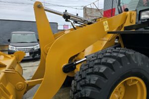 サムネイル: 平成23年　CAT　910H　1.3㎥　スノースパイクタイヤ装着車・バケットシャッター付（車検令和7年12月）　