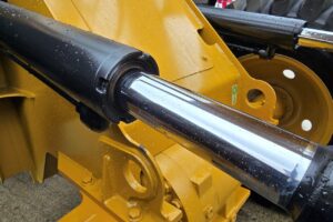 サムネイル: 平成23年　CAT　910H　1.3㎥　スノースパイクタイヤ装着車・バケットシャッター付（車検令和7年12月）　