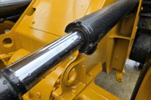 サムネイル: 平成23年　CAT　910H　1.3㎥　スノースパイクタイヤ装着車・バケットシャッター付（車検令和7年12月）　