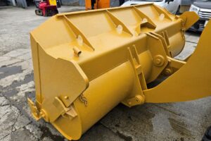 サムネイル: 平成23年　CAT　910H　1.3㎥　スノースパイクタイヤ装着車・バケットシャッター付（車検令和7年12月）　