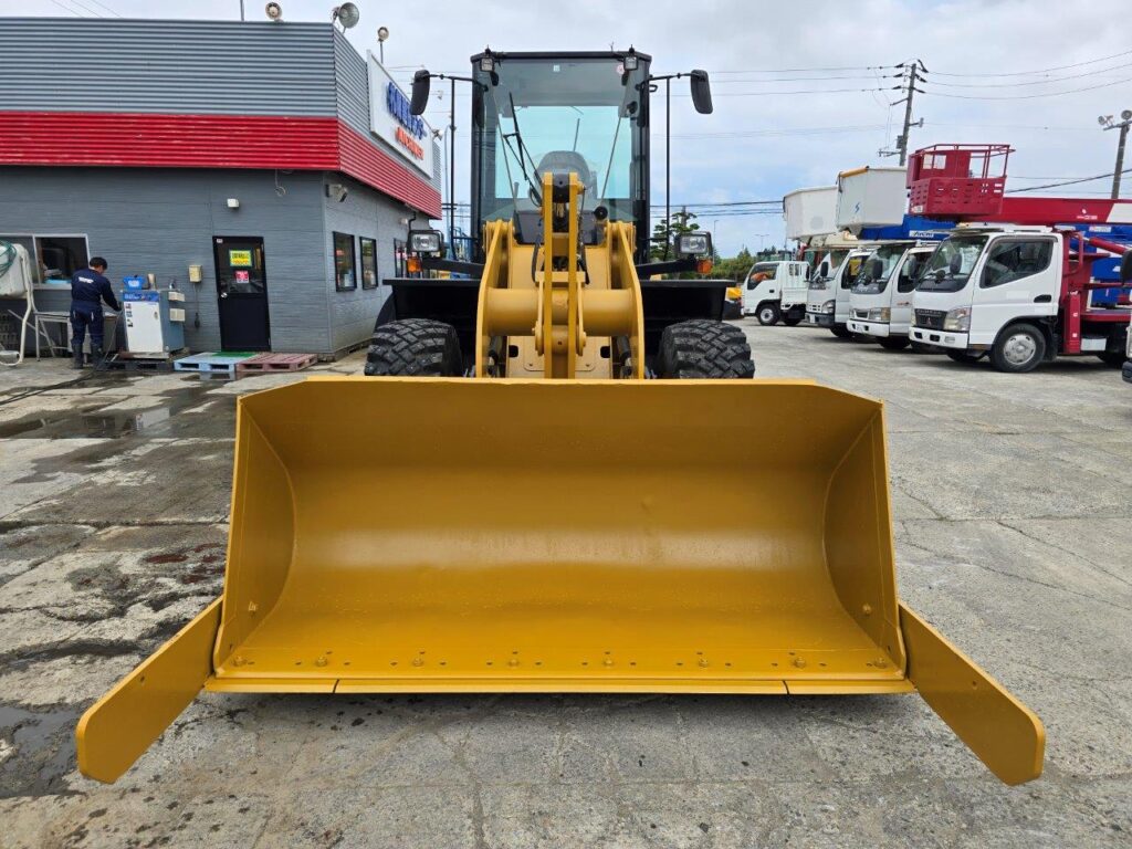 平成23年　CAT　910H　1.3㎥　スノースパイクタイヤ装着車・バケットシャッター付（車検令和7年12月）　