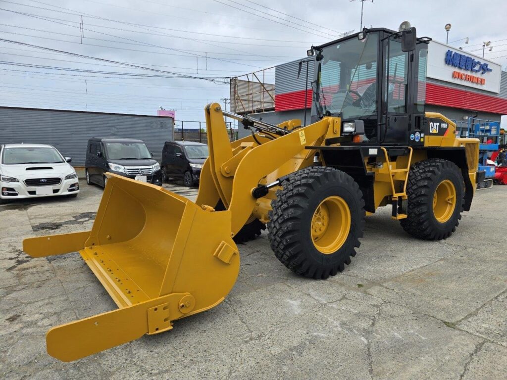 平成23年　CAT　910H　1.3㎥　スノースパイクタイヤ装着車・バケットシャッター付（車検令和7年12月）　