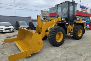 平成23年　CAT　910H　1.3㎥　スノースパイクタイヤ装着車・バケットシャッター付（車検令和7年12月）　