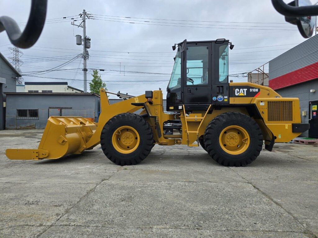 平成23年　CAT　910H　1.3㎥　スノースパイクタイヤ装着車・バケットシャッター付（車検令和7年12月）　