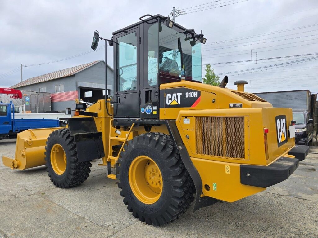 平成23年　CAT　910H　1.3㎥　スノースパイクタイヤ装着車・バケットシャッター付（車検令和7年12月）　