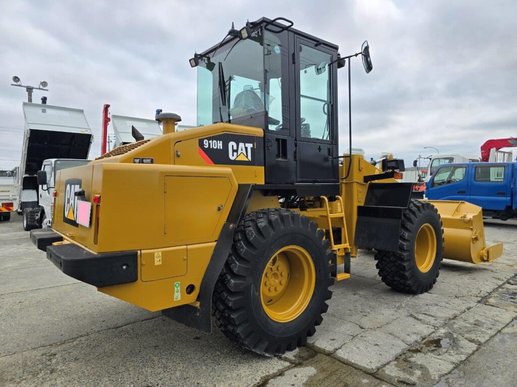平成23年　CAT　910H　1.3㎥　スノースパイクタイヤ装着車・バケットシャッター付（車検令和7年12月）　