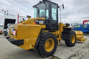 サムネイル: 平成23年　CAT　910H　1.3㎥　スノースパイクタイヤ装着車・バケットシャッター付（車検令和7年12月）　
