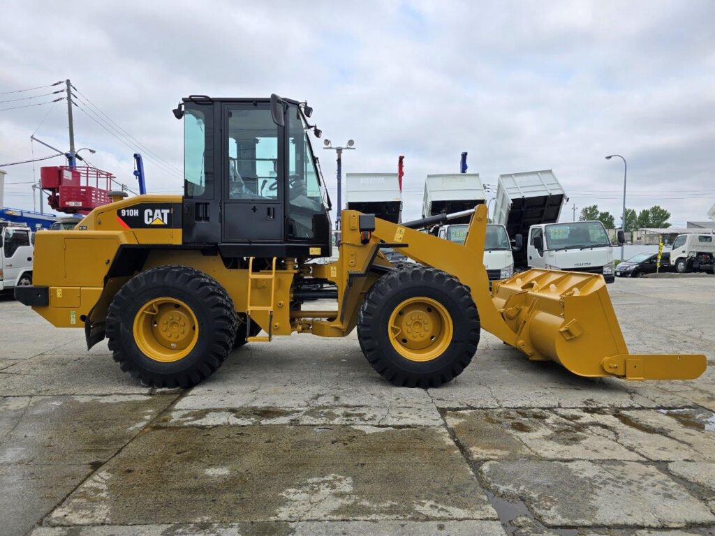 平成23年　CAT　910H　1.3㎥　スノースパイクタイヤ装着車・バケットシャッター付（車検令和7年12月）　