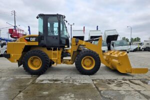 サムネイル: 平成23年　CAT　910H　1.3㎥　スノースパイクタイヤ装着車・バケットシャッター付（車検令和7年12月）　