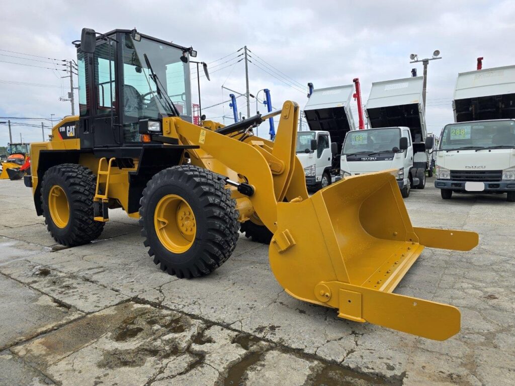 平成23年　CAT　910H　1.3㎥　スノースパイクタイヤ装着車・バケットシャッター付（車検令和7年12月）　