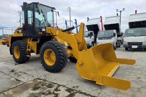 サムネイル: 平成23年　CAT　910H　1.3㎥　スノースパイクタイヤ装着車・バケットシャッター付（車検令和7年12月）　