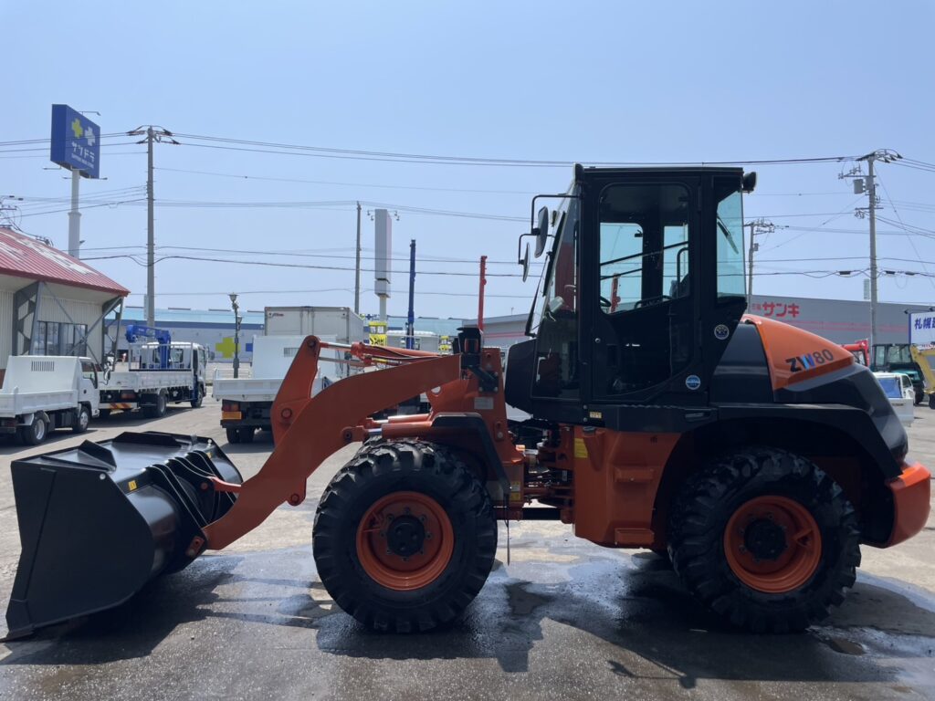 令和6年　日立ZW80S-5B　0.9㎥　バケット幅199cm　使用時間144HR!!　ダブルヒーター スパイク　検令和8年11月