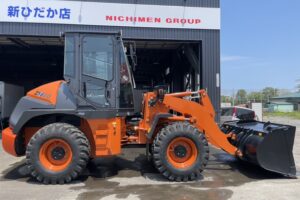 サムネイル: 令和6年　日立ZW80S-5B　0.9㎥　バケット幅199cm　使用時間144HR!!　ダブルヒーター スパイク　検令和8年11月