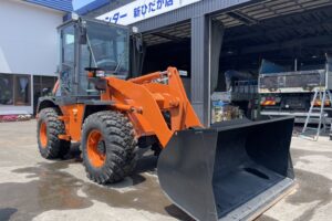 サムネイル: 令和6年　日立ZW80S-5B　0.9㎥　バケット幅199cm　使用時間144HR!!　ダブルヒーター スパイク　検令和8年11月