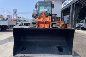 サムネイル: 令和6年　日立ZW80S-5B　0.9㎥　バケット幅199cm　使用時間144HR!!　ダブルヒーター スパイク　検令和8年11月