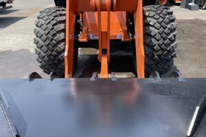 サムネイル: 令和6年　日立ZW80S-5B　0.9㎥　バケット幅199cm　使用時間144HR!!　ダブルヒーター スパイク　検令和8年11月