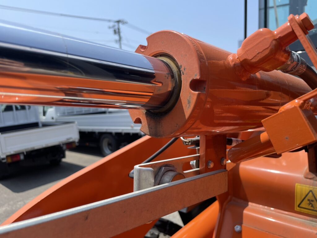 令和6年　日立ZW80S-5B　0.9㎥　バケット幅199cm　使用時間144HR!!　ダブルヒーター スパイク　検令和8年11月