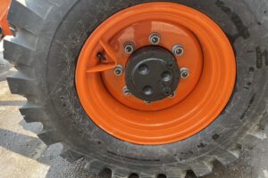 サムネイル: 令和6年　日立ZW80S-5B　0.9㎥　バケット幅199cm　使用時間144HR!!　ダブルヒーター スパイク　検令和8年11月