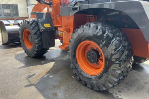 サムネイル: 令和6年　日立ZW80S-5B　0.9㎥　バケット幅199cm　使用時間144HR!!　ダブルヒーター スパイク　検令和8年11月