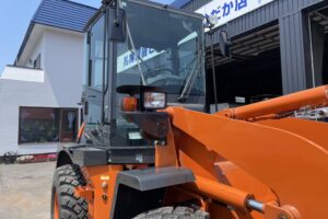 サムネイル: 令和6年　日立ZW80S-5B　0.9㎥　バケット幅199cm　使用時間144HR!!　ダブルヒーター スパイク　検令和8年11月