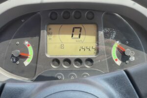 サムネイル: 令和6年　日立ZW80S-5B　0.9㎥　バケット幅199cm　使用時間144HR!!　ダブルヒーター スパイク　検令和8年11月