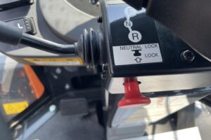 サムネイル: 令和6年　日立ZW80S-5B　0.9㎥　バケット幅199cm　使用時間144HR!!　ダブルヒーター スパイク　検令和8年11月