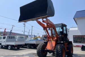 サムネイル: 令和6年　日立ZW80S-5B　0.9㎥　バケット幅199cm　使用時間144HR!!　ダブルヒーター スパイク　検令和8年11月